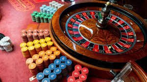 Studio Hot Pot dengan dealer profesional dan kartu yang terlihat jelas
